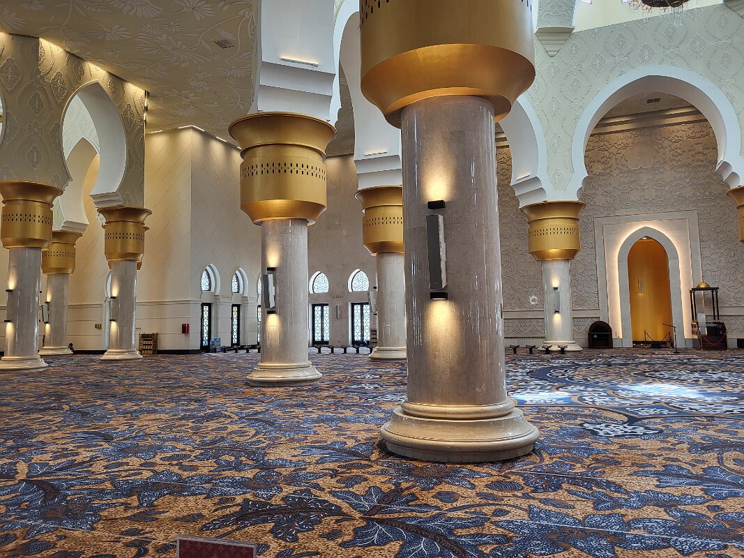Solo - Sheikh Zayed Mosque 5 - Extravagant interior