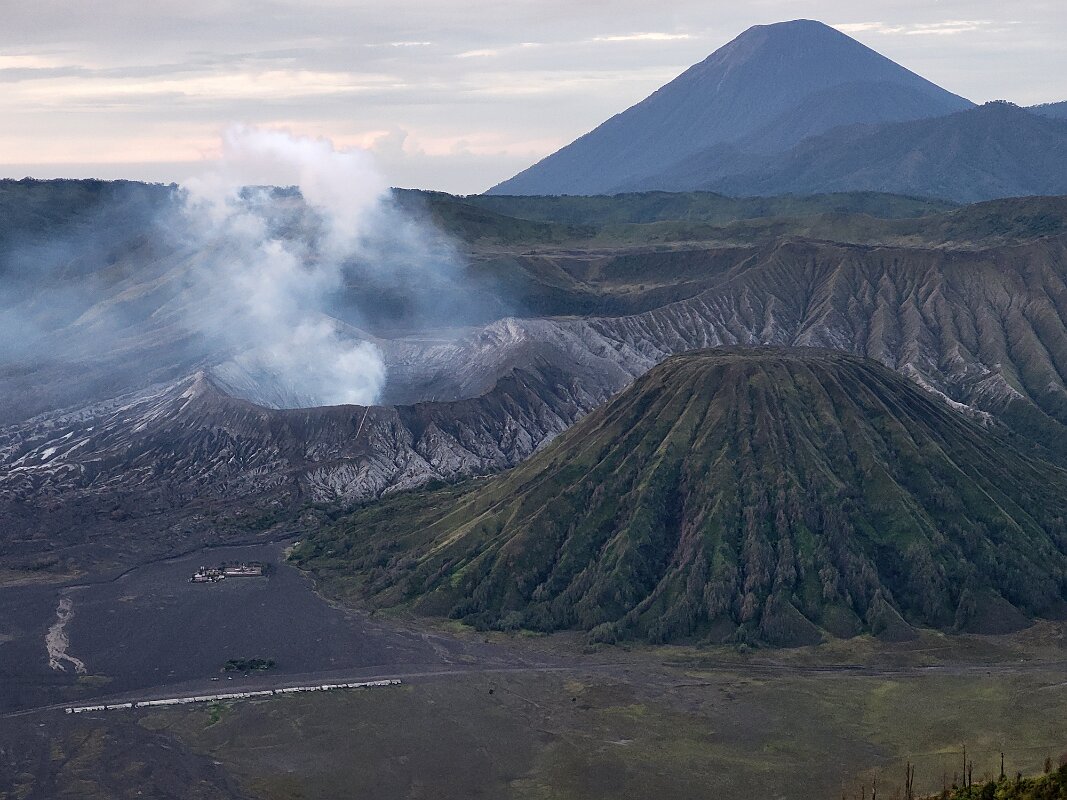 Bromo Volcano 8 - Sunrise (6am).
