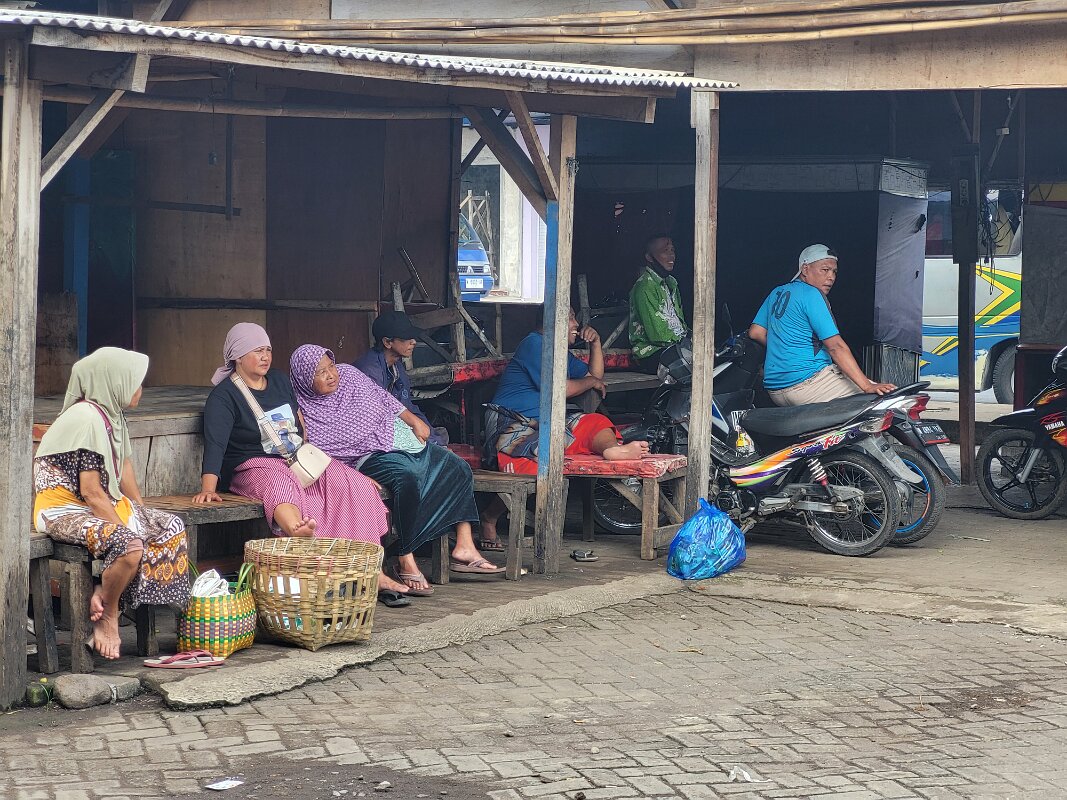 Kalibaru - Folks sitting around.