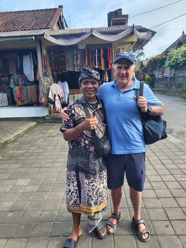 Pura Gunung Kawi 2 - Kiffin and the tour guide.