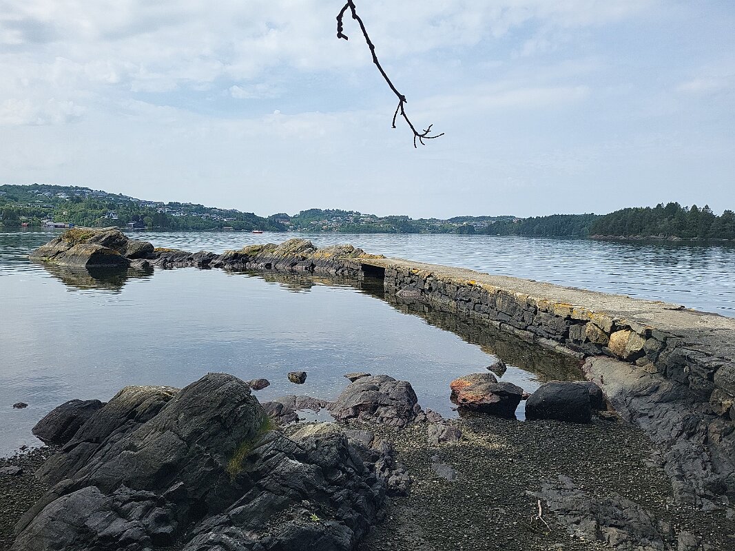Troldhaugen - walk to the water.