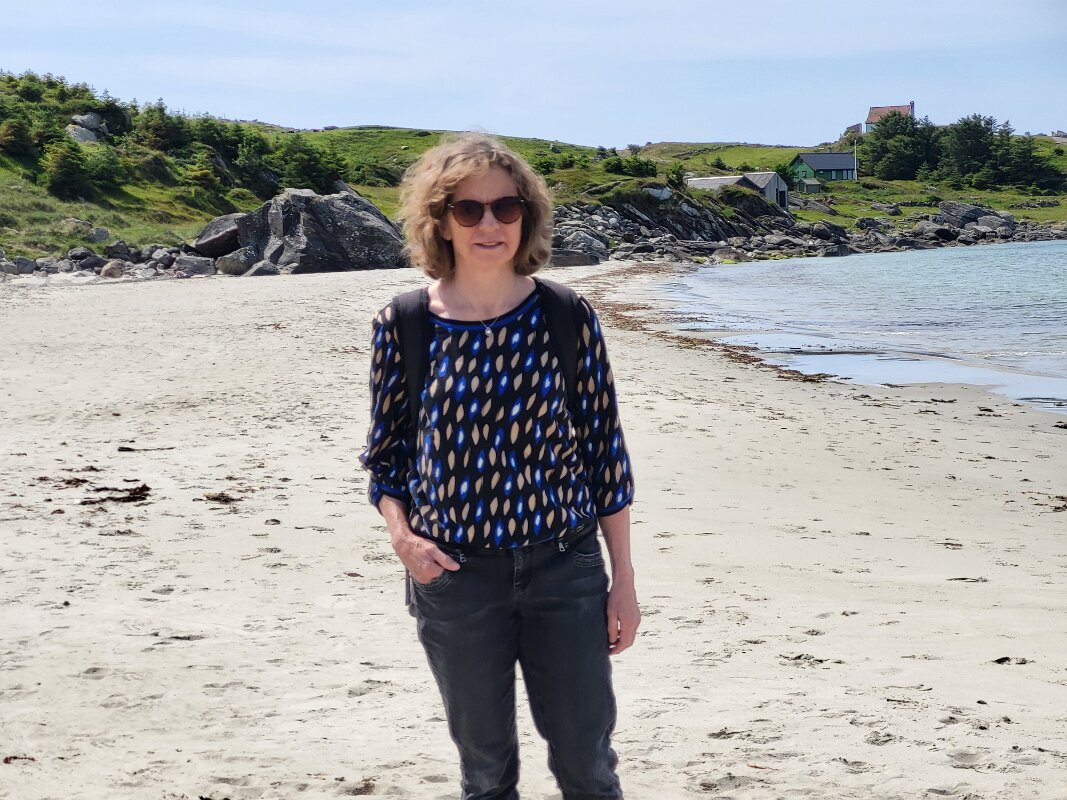 Vigdelstranden - Thea walking on the beach.