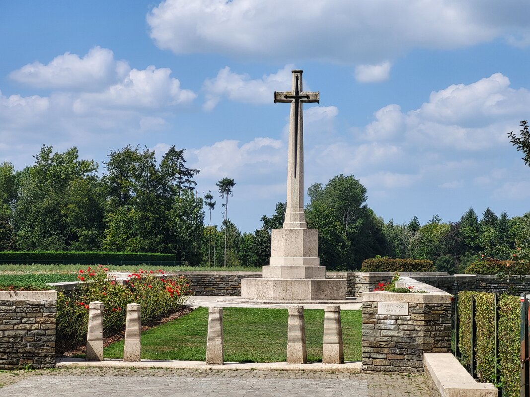 Passchendaele - Hooge Crater Cemetery.
